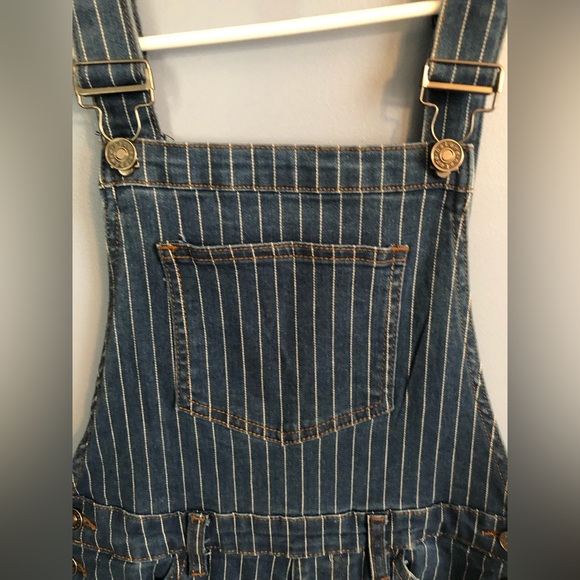 Pink Lily Pinstripe Shorts Overalls XS - Picture 3 of 9